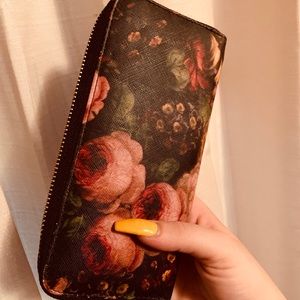 Tory Burch Bags - FLORAL + GOLD WALLET // BRAND NEW Tory Burch Bags - FLORAL + GOLD WALLET // BRAND NEW